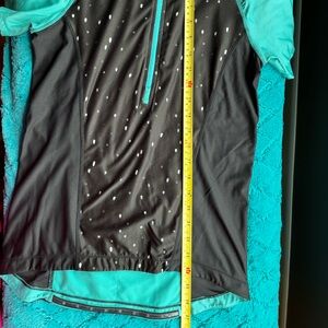 Mondetta Black and Teal Short Sleeve Tee